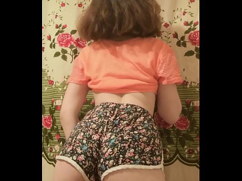 ❤️ מותק צעיר סקסי פושט את המכנסיים הקצרים במצלמה ❌ פורנו אצלנו ❌❤
