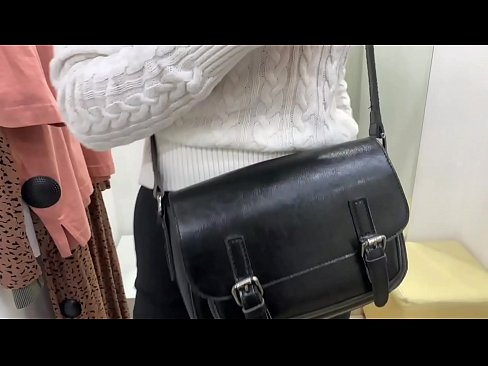 ❤️ אוננות פומבית של הכלבה הצעירה פרלברי עם דילדו בחדר המתאים ❌ פורנו אצלנו ❌❤